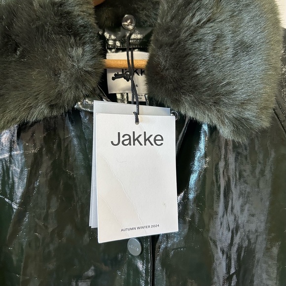 NWT Jakke Green Vinyl coat with removable faux fur collar - Picture 10 of 10